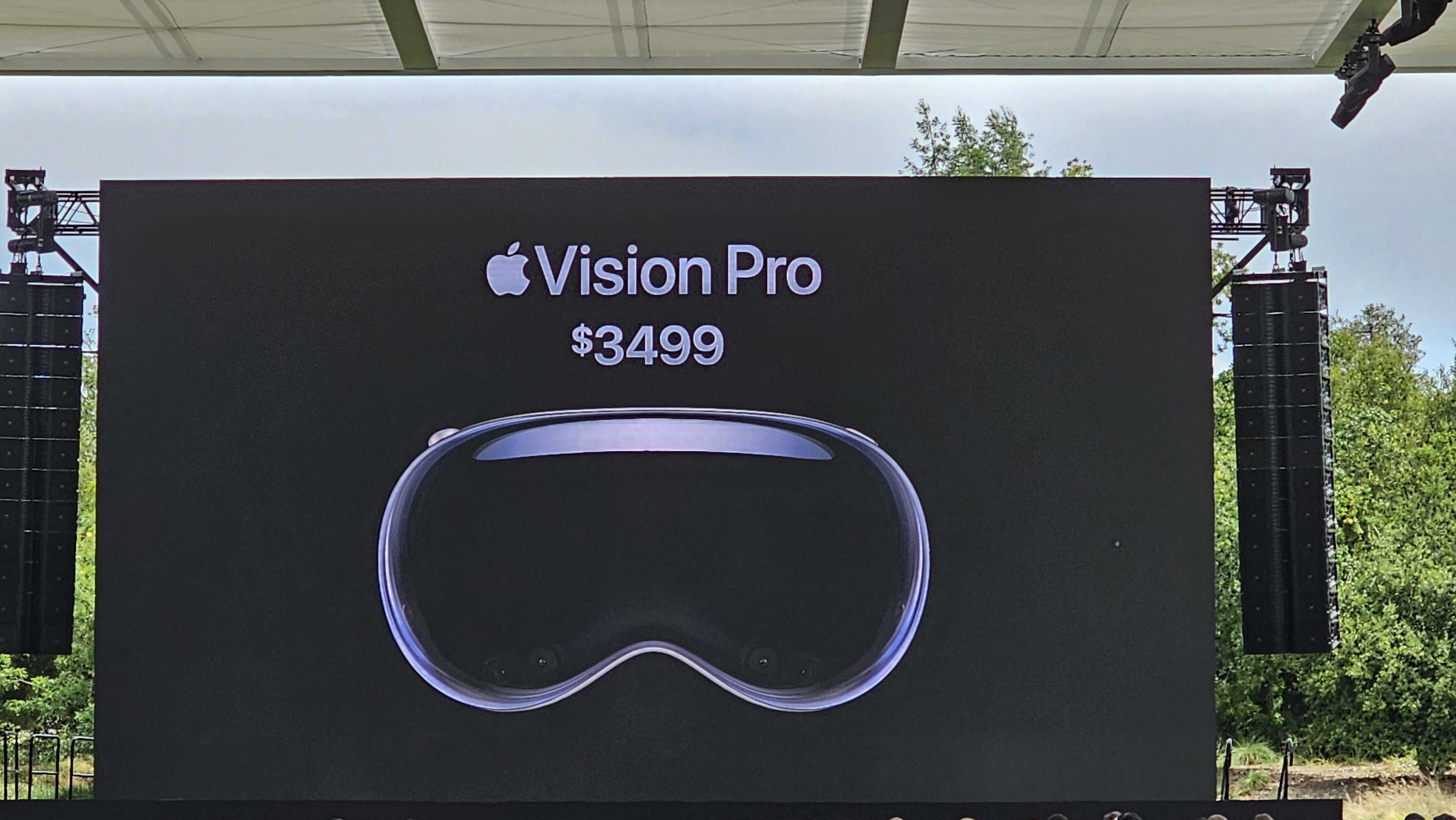 Apple Vision Pro with $3499 price